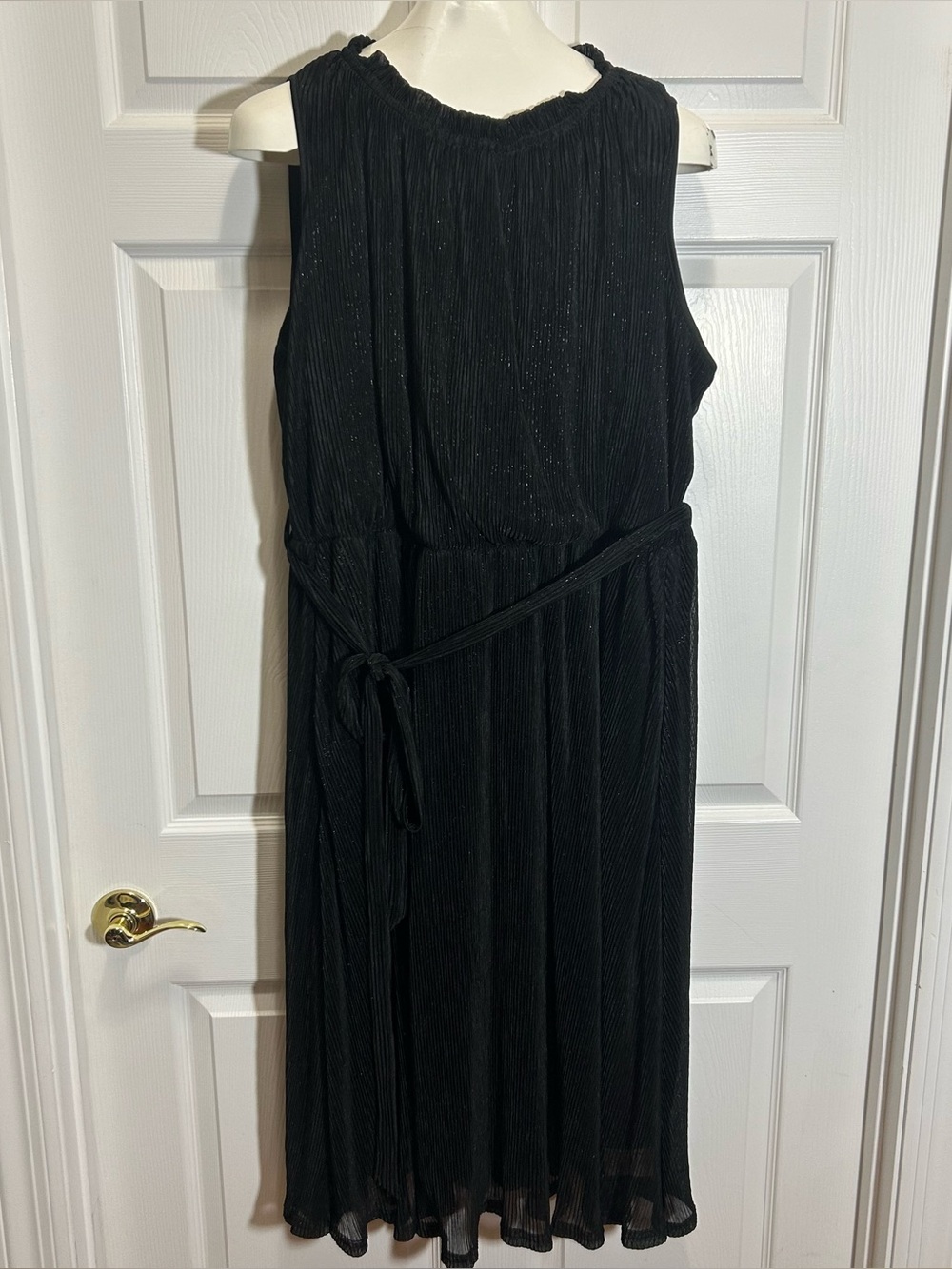 BloomChic Black Sleeveless Pleated Midi Dress with Tie Belt